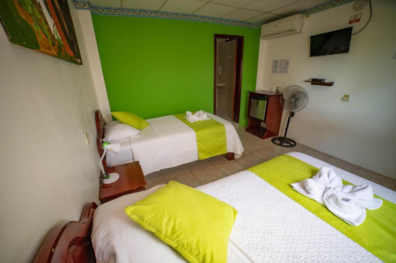 Hostal Gladismar 푸에르토빌라밀 외부 사진