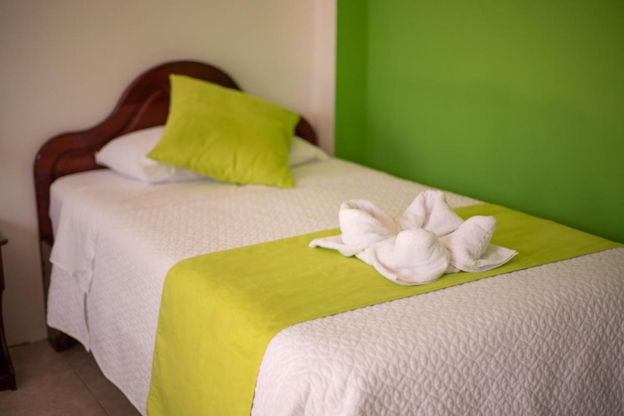 Hostal Gladismar 푸에르토빌라밀 외부 사진