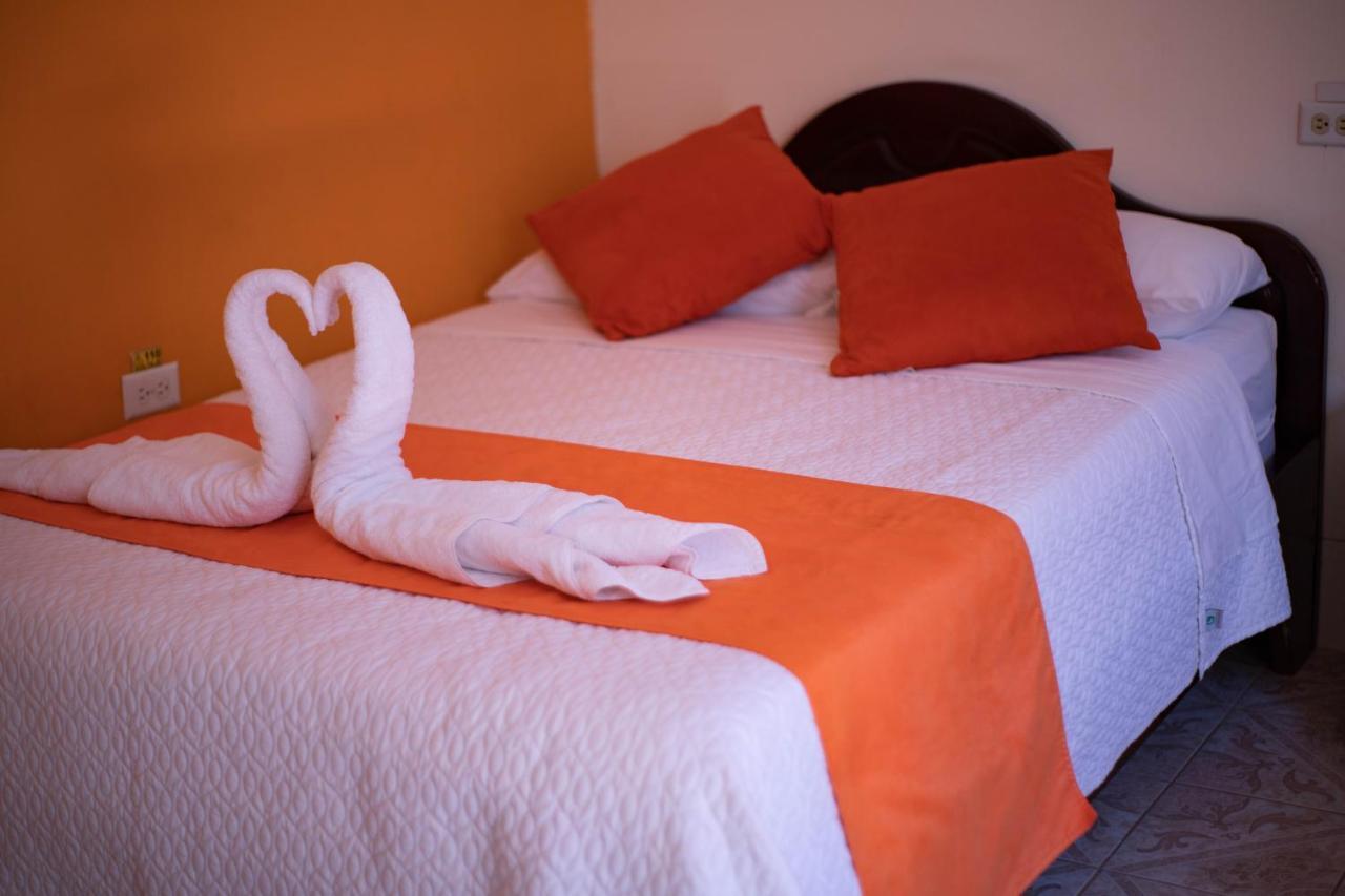 Hostal Gladismar 푸에르토빌라밀 외부 사진