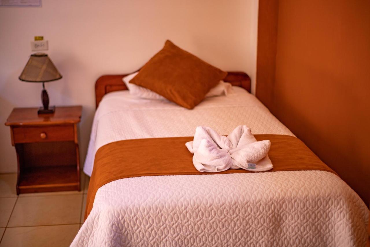 Hostal Gladismar 푸에르토빌라밀 외부 사진