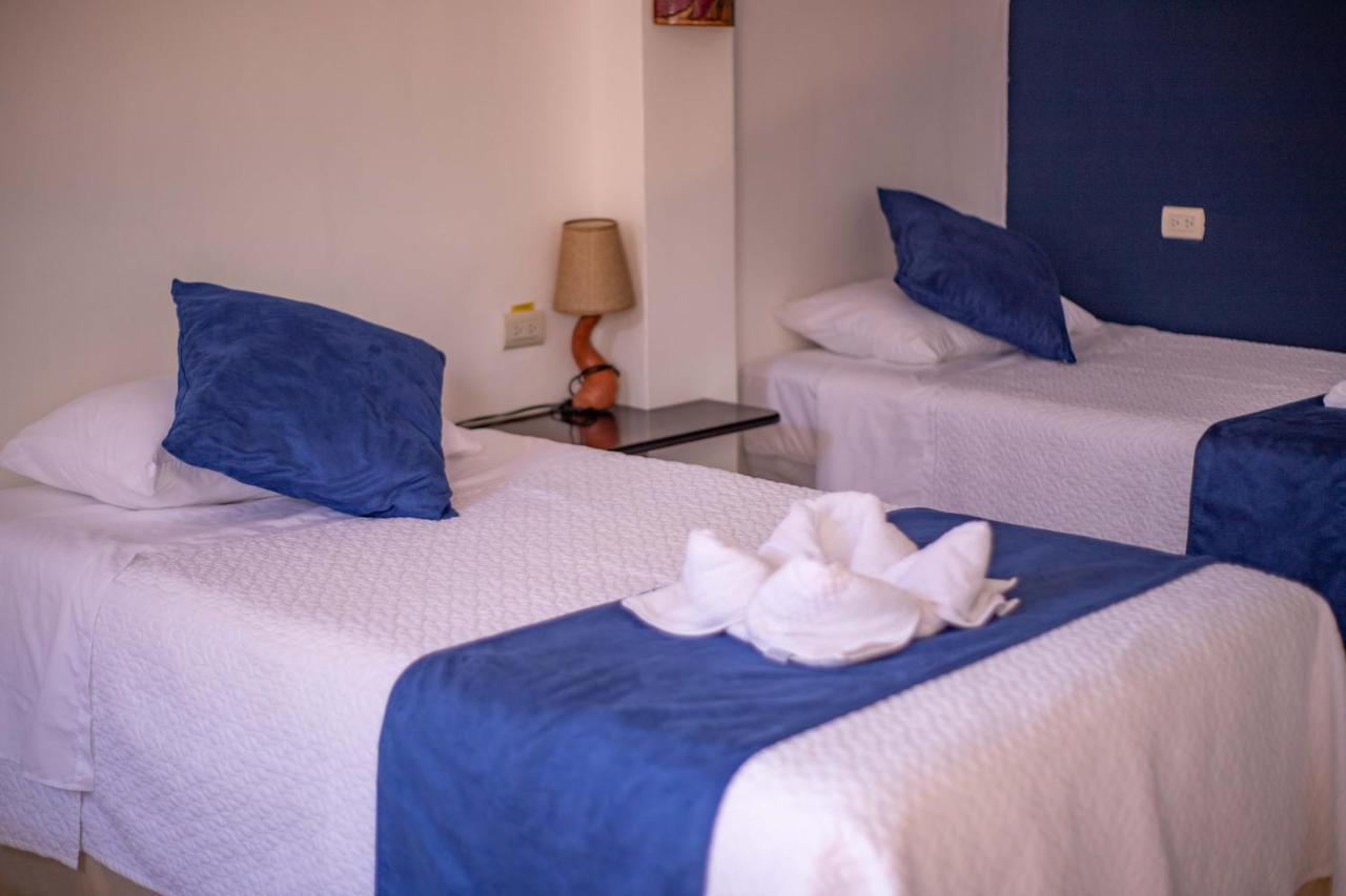 Hostal Gladismar 푸에르토빌라밀 외부 사진