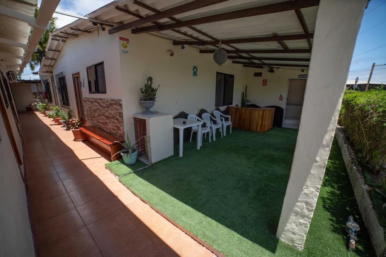 Hostal Gladismar 푸에르토빌라밀 외부 사진